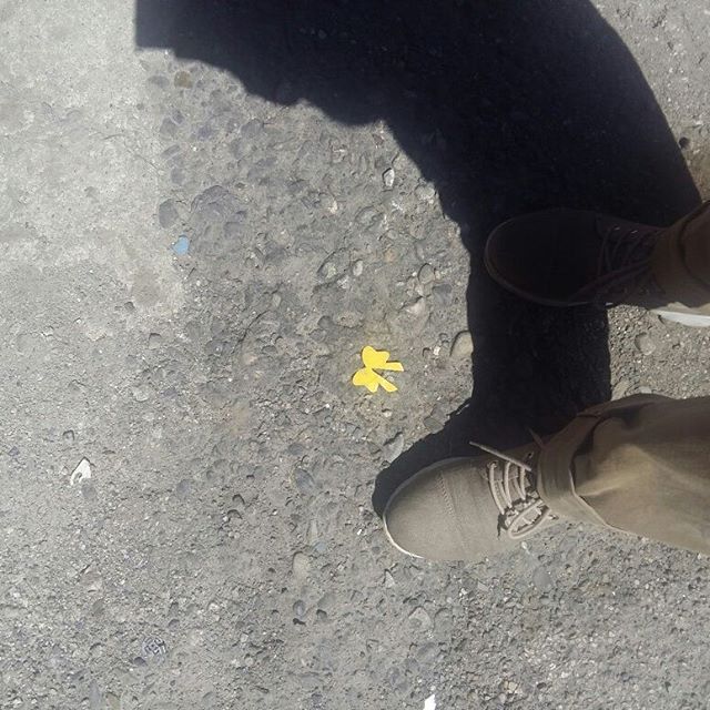 #GuardaGiu  #guardoperterra #camminando